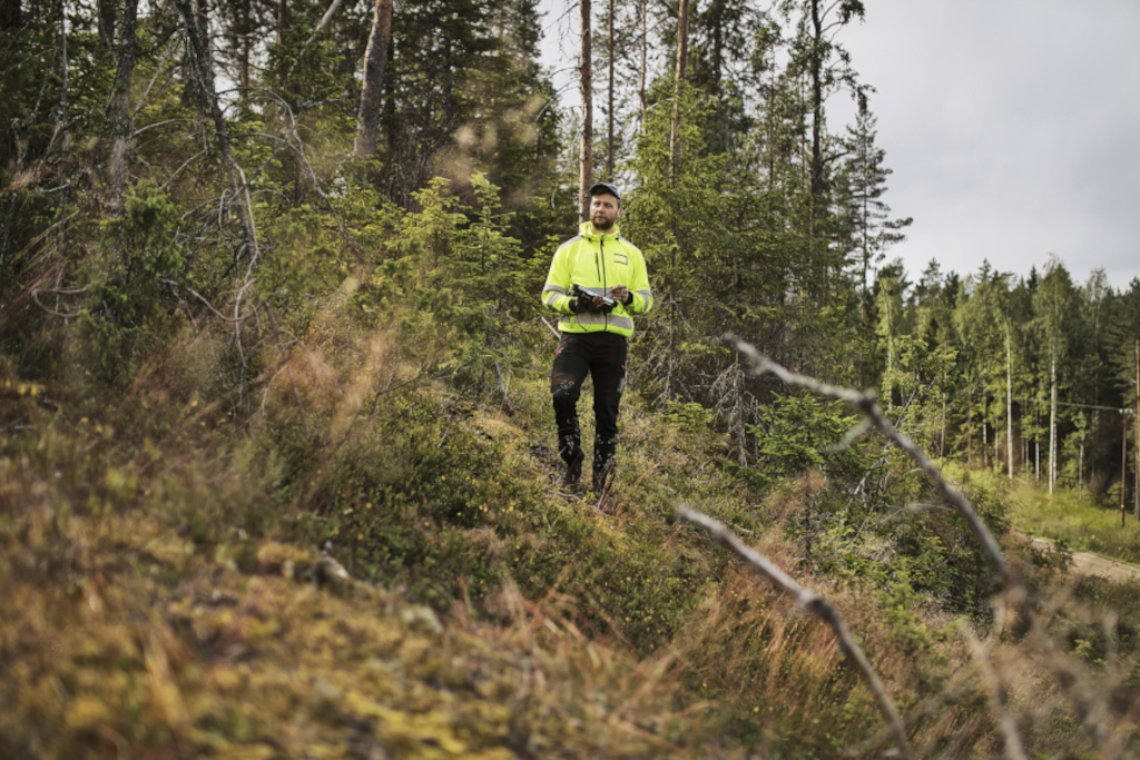 Kuvituskuva GTK:n tutkijasta maastotöissä. Kuvaaja Jetro Staven.