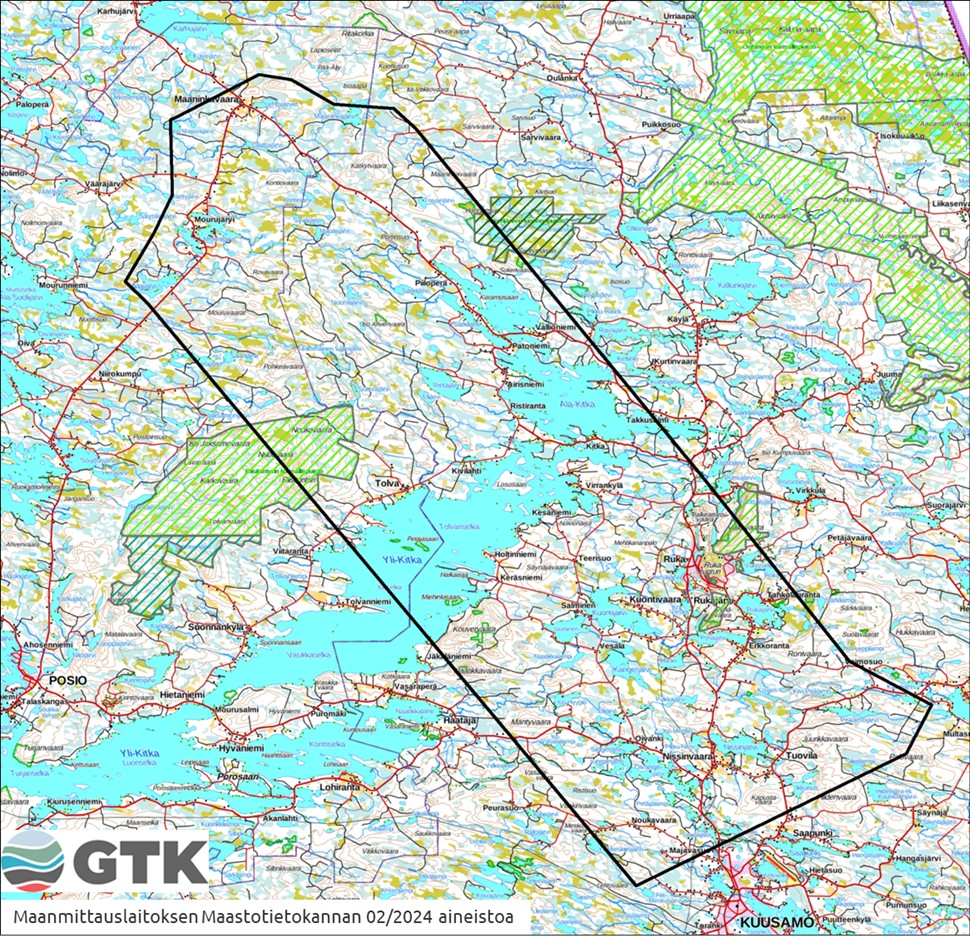 Karttakuva Maaanittauslaitoksen Maastotietokannasta, johon on rajattu tutkimusalue tummalla viivalla.