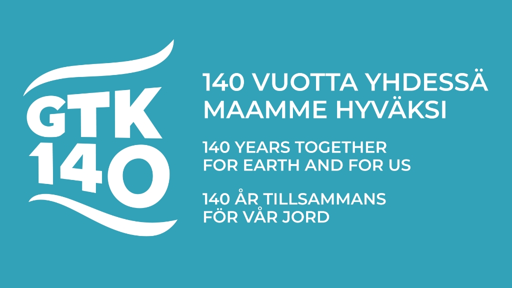 Sinisellä taustalla oleva juhlalogo, jossa lukee "GTK 140". Vieressä tekstit: "140 vuotta yhdessä maamme hyväksi", "140 years together for Earth and for us" ja "140 år tillsammans för vår jord".