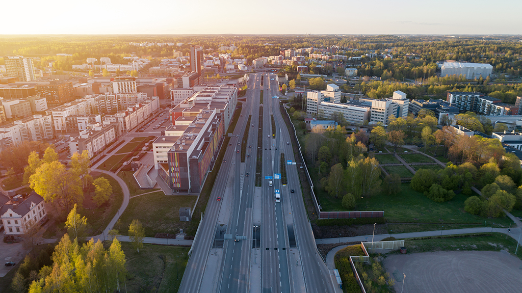 Auringon nousu kapunkimaisemassa